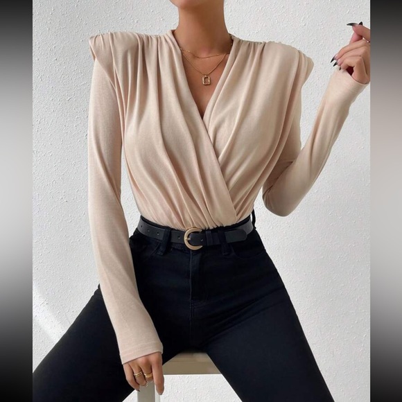Shoulder pad ruched long sleeve top - Picture 5 of 6